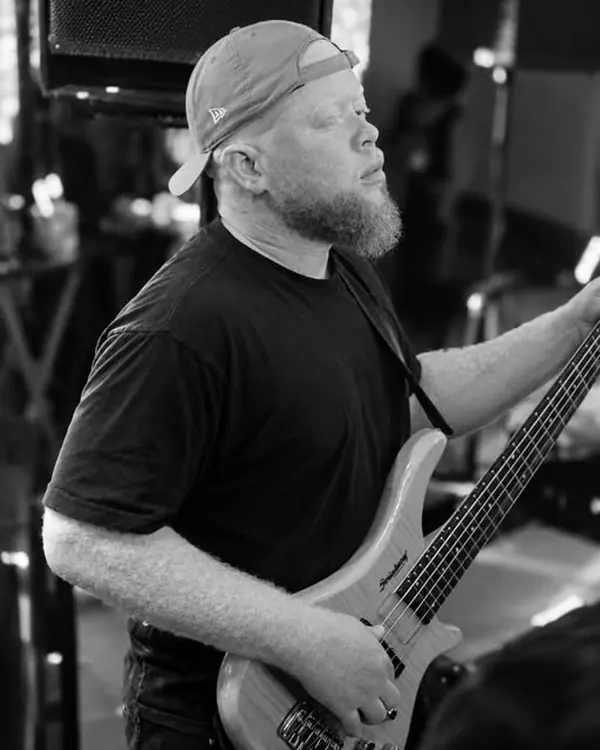 Ygor Luiz, contrabaixo da Banda 4G